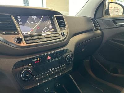 Hyundai Tucson Premium 4WD (2016) - Photo 9