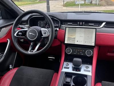 Jaguar F-Pace SVR (2024) - Photo 6