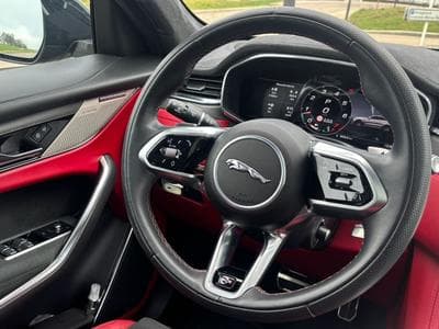 Jaguar F-Pace SVR (2024) - Photo 7