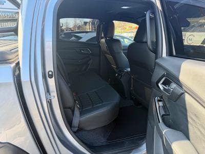 Isuzu D-Max Double Cab V-CROSS 1.9 D 163 4x4 (2026) - Photo 10