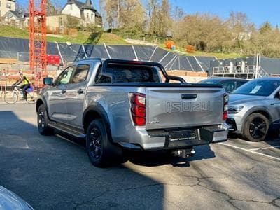 Isuzu D-Max Double Cab V-CROSS 1.9 D 163 4x4 (2026) - Photo 4