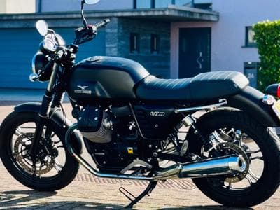Moto Guzzi V7 II Stone (2016) - Photo 1