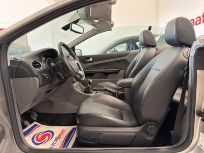 Ford Focus Cabrio (2008) - Photo 12
