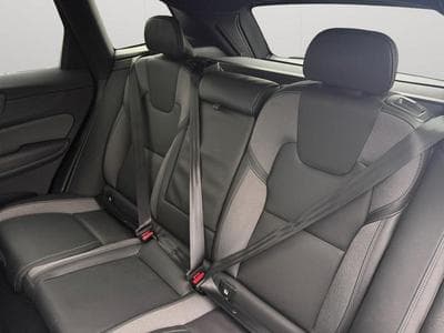 Volvo XC60 B5 Black Edition Plus / Essence (2025) - Foto 13