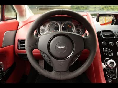 Aston-Martin V8 Vantage S COUPE SPORTSHIFT II - STRATUS WHITE METALLIC (2017) - Foto 10