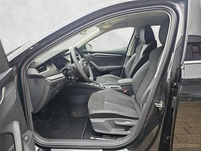 Skoda Octavia 2.0 TDI 110 kW Selection (2025) - Photo 9