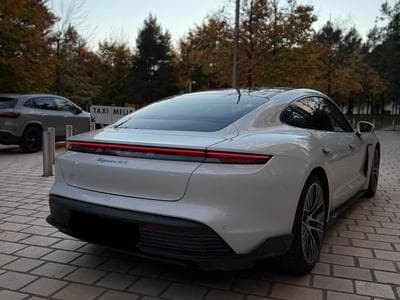 Porsche Taycan 4S (2021) - Photo 2