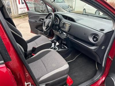 Toyota Yaris 1.5 HYBRIDE ESSENCE AUTOMATIQUE 9.000KM (2020) - Foto 13