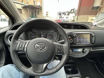 Toyota Yaris 1.5 HYBRIDE ESSENCE AUTOMATIQUE 9.000KM (2020) - Photo 15