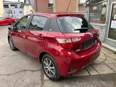 Toyota Yaris 1.5 HYBRIDE ESSENCE AUTOMATIQUE 9.000KM (2020) - Photo 4