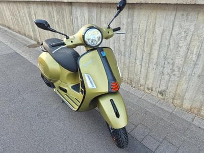 Vespa GTS Super Sport 125 (2024) - Photo 1