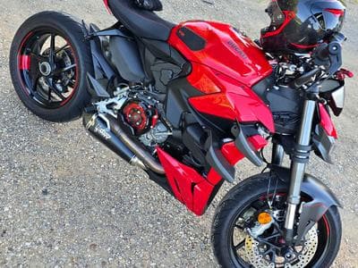 Ducati Streetfighter V2 2022 (2022) - Photo 1