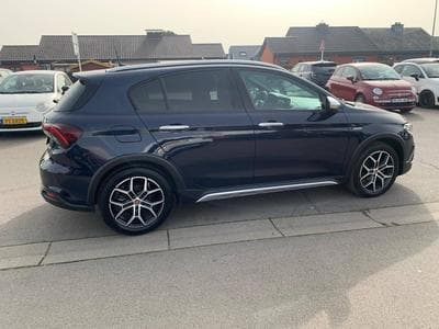 Fiat Tipo CROSS 1.6 MULTIJET 130 CV (2021) - Photo 3