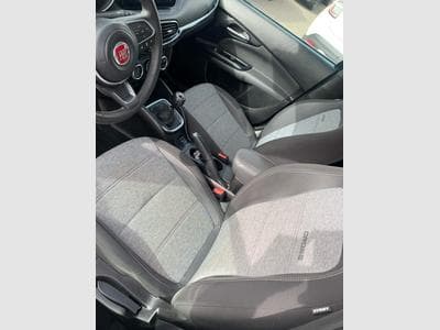 Fiat Tipo CROSS 1.6 MULTIJET 130 CV (2021) - Foto 7