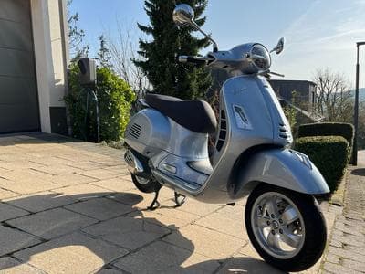 Vespa GTS GTS 300 hpe classica gris (2021) - Photo 1