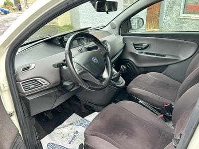 Lancia Ypsilon 1.3 JTD 95CV 5 PORTES 1 MAIN 74.000KM (2011) - Photo 10