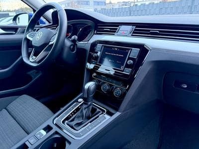VW Passat Passat Variant 2.0 TDI R line /Led/Pano/App/ (2022) - Photo 12