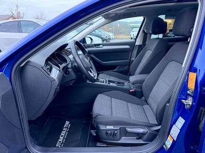 VW Passat Passat Variant 2.0 TDI R line /Led/Pano/App/ (2022) - Photo 9