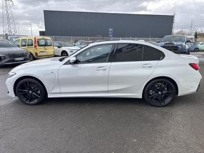 BMW 330 330eA 292ch M Sport (2024) - Foto 1