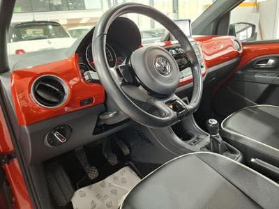 VW UP 1.0 TSI 75 HIGHLINE, NAVI, CUIR, PANORAMA, SIEGES CHAUFF., (2016) - Photo 10