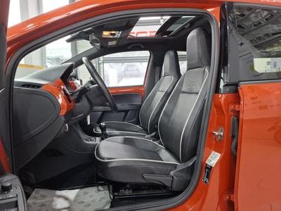 VW UP 1.0 TSI 75 HIGHLINE, NAVI, CUIR, PANORAMA, SIEGES CHAUFF., (2016) - Photo 9