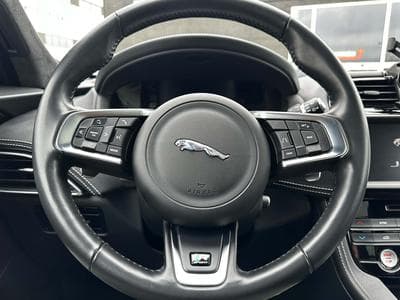 Jaguar F-Pace R Design (2019) - Photo 12