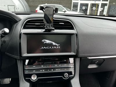 Jaguar F-Pace R Design (2019) - Photo 13