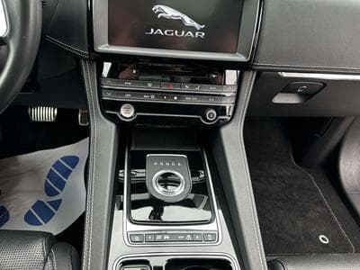 Jaguar F-Pace R Design (2019) - Photo 14