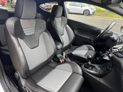 Ford Fiesta Fiesta ST 180 (2016) - Photo 11