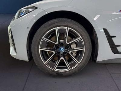 BMW i4 eDrive40 HK HiFi DAB (2024) - Foto 8