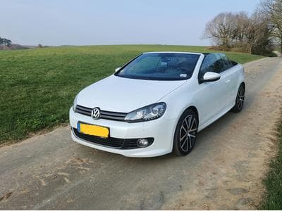 VW Golf 2.0 TDI 150CV blanc nacré cabriolet (2016) - Photo 1