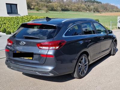 Hyundai i30 SW Hybride (2023) - Photo 9