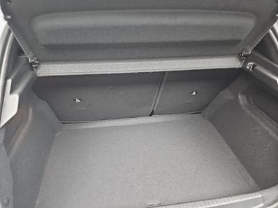 Peugeot 208 1.2 PureTech Hýbrid 110 E-DSC6 GT (2025) - Photo 15