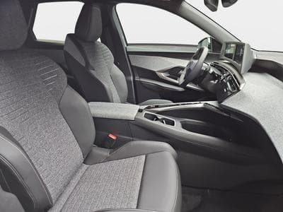 Peugeot 3008 1.2 Hybrid 145 E-DSC6 Allure (2025) - Photo 15