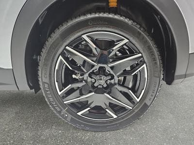 Peugeot 3008 1.2 Hybrid 145 E-DSC6 Allure (2025) - Photo 6