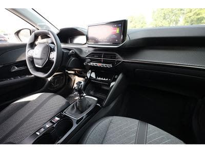 Peugeot 208 1.2 PureTech 101 Allure (2025) - Photo 10