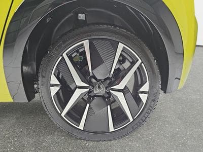 Peugeot 208 1.2 PureTech Hýbrid 110 E-DSC6 GT (2025) - Photo 6