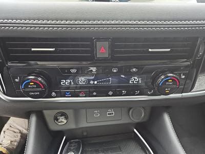 Nissan X-Trail 1.5 VC-T E-Force 213 AUTO Tekna (2025) - Photo 10