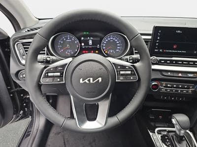 Kia Ceed 1.5 T-GDi 140 DCT Ultimate Edition (2026) - Photo 12