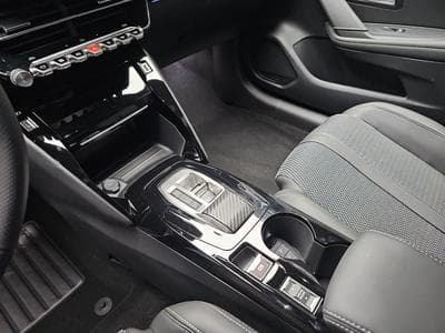 Peugeot 208 1.2 PureTech Hýbrid 110 E-DSC6 GT (2025) - Photo 12