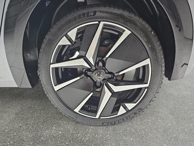 Peugeot 208 1.2 PureTech Hýbrid 110 E-DSC6 GT (2025) - Photo 6