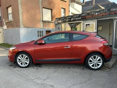 Renault Megane COUPE 2.0 ESSENCE 140CV AUTOMATIQUE (2010) - Photo 3