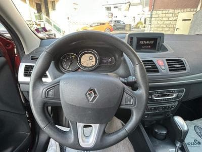 Renault Megane COUPE 2.0 ESSENCE 140CV AUTOMATIQUE (2010) - Photo 14