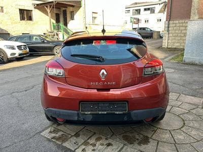 Renault Megane COUPE 2.0 ESSENCE 140CV AUTOMATIQUE (2010) - Photo 5