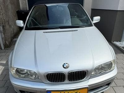 BMW 323 E46 (2000) - Photo 1