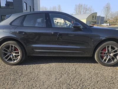 Porsche Macan S (2022) - Photo 1