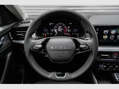 Skoda Scala 1,0 TSI DSG (2025) - Foto 8