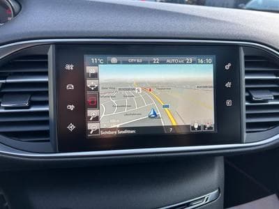 Peugeot 308 308 GT Lim. *Automatik*Navi*Kamera*LED*Panorama* (2016) - Photo 12