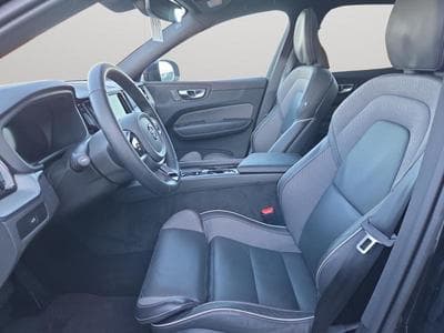 Volvo XC60 B5 Black Edition Plus / Essence (2025) - Photo 10