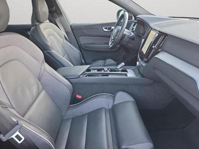Volvo XC60 B5 Black Edition Plus / Essence (2025) - Photo 15